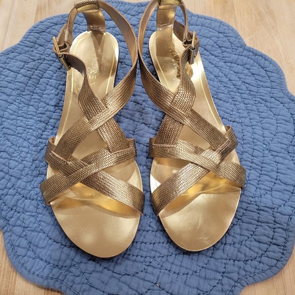 Ralph Lauren Gold Leather Low Heel Sandals Size 7 - Picture 2 of 11